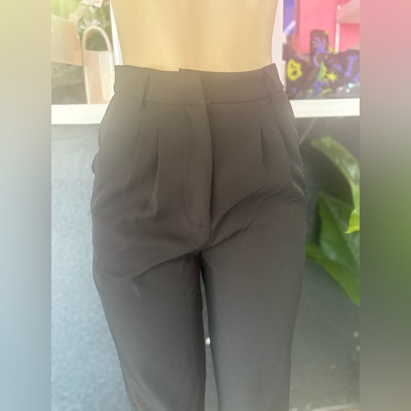 Chic Black High-Waisted Ankle Cropped Pants - Picture 3 of 8